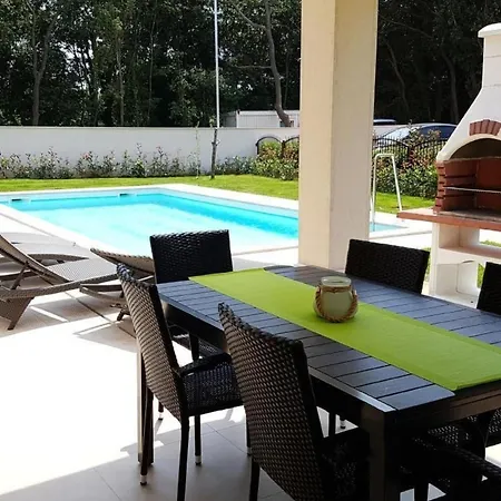 In Mit Privatem Pool By Interhome Ferienhaus