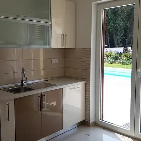 In Mit Privatem Pool By Interhome Vikendica *